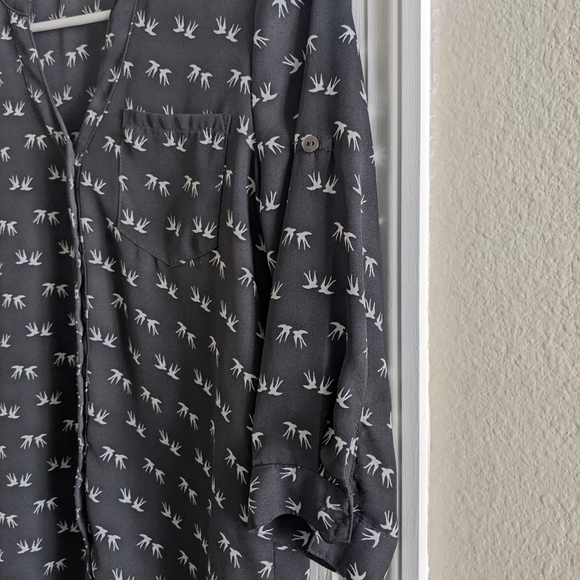 White and Green Blouse Size Small - Picture 5 of 5